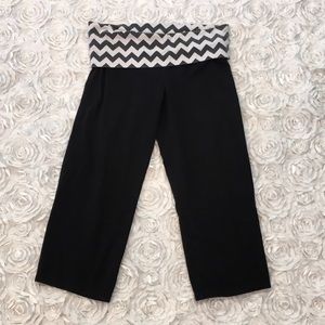 Victoria’s Secret Pink Capri Yoga Pants
